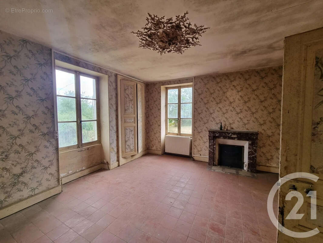 Maison à CORVOL-D'EMBERNARD
