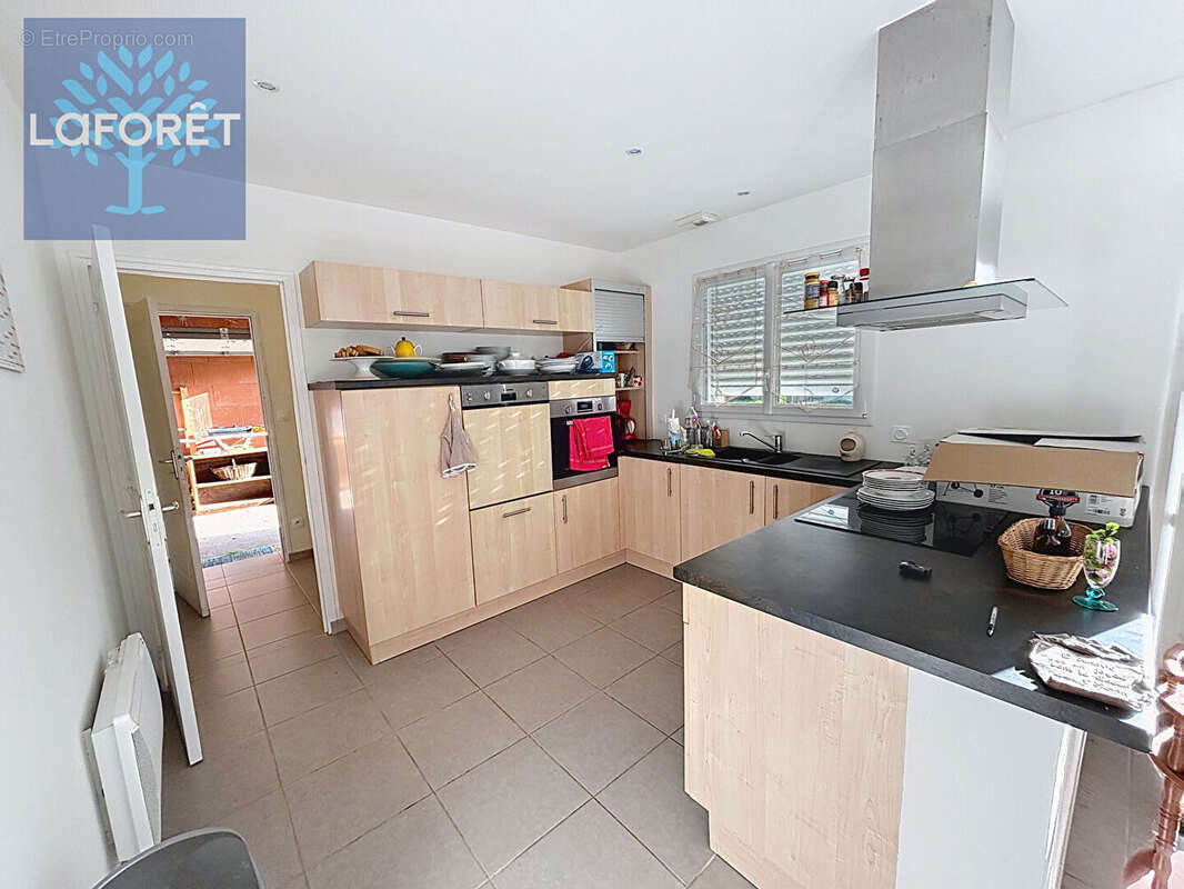 Maison à CHATEAUNEUF-DU-FAOU