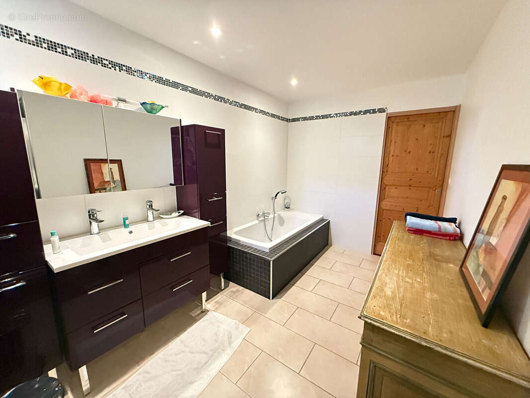 Maison à LANGROLAY-SUR-RANCE