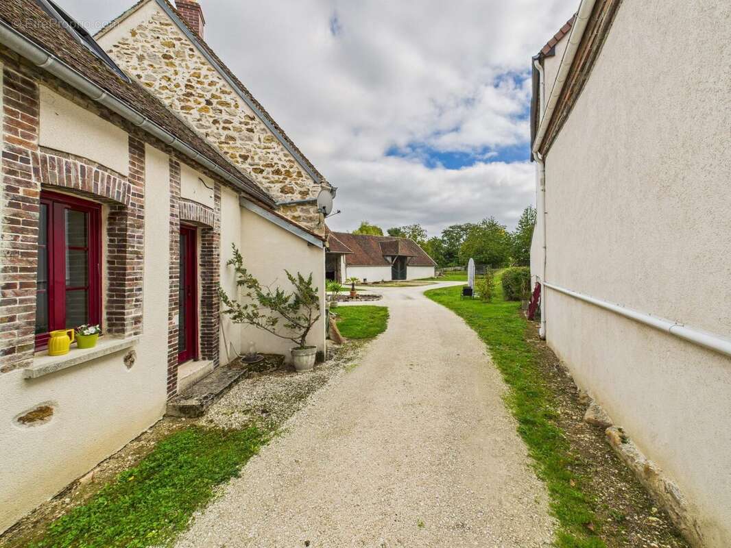 Maison à LA LOUPTIERE-THENARD