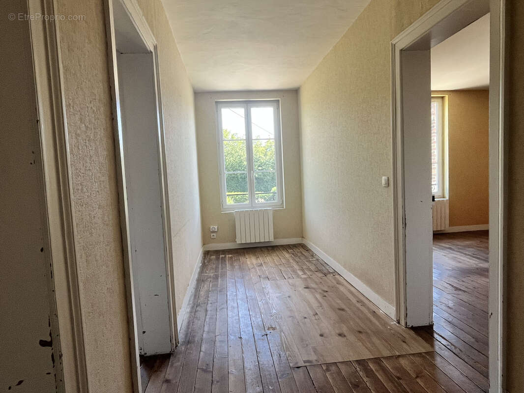 Maison bourgeoise en briques avec dépendance, jardin 1900m2 et fort potentiel- Proche VIMOUTIERS - photo 7