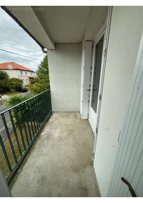 Immeuble de rapport  4 appartements + 6 garages - investissement locatif - photo 5