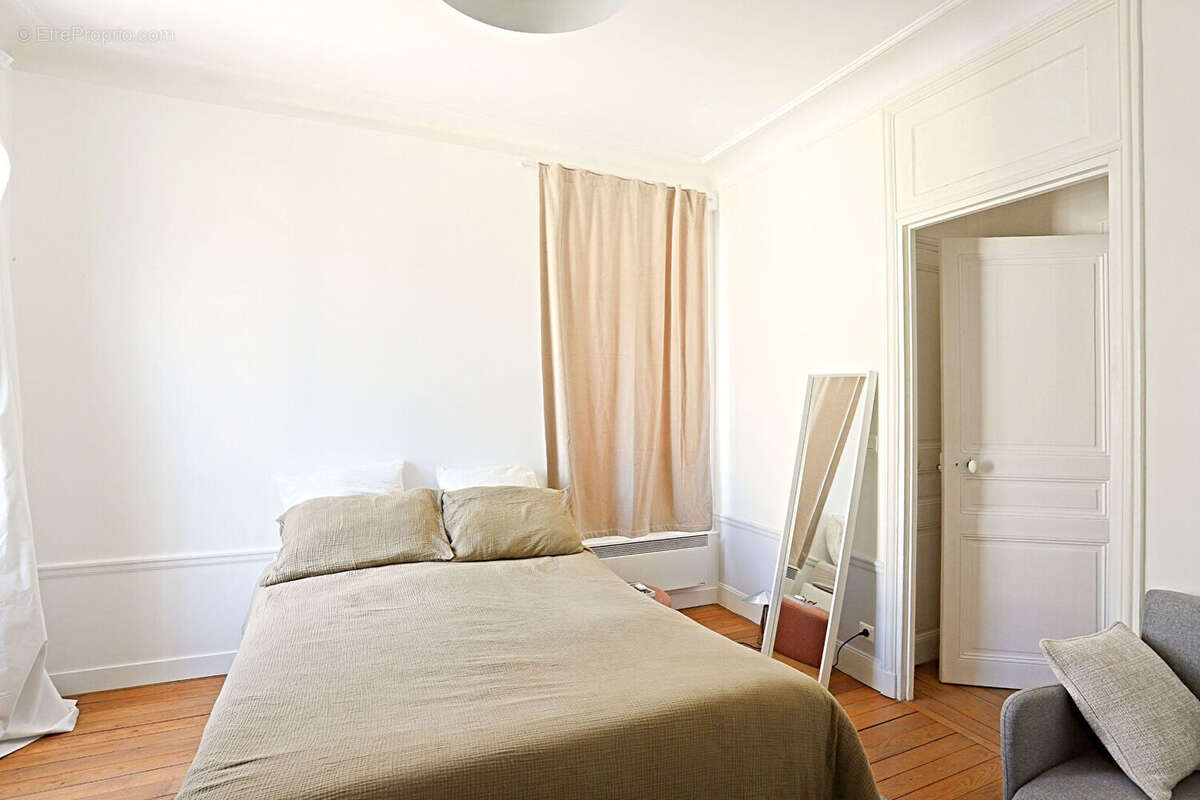 Appartement à PARIS-7E