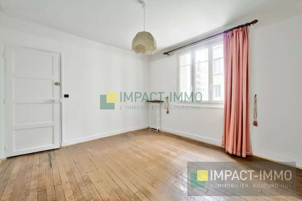 Appartement à COURBEVOIE