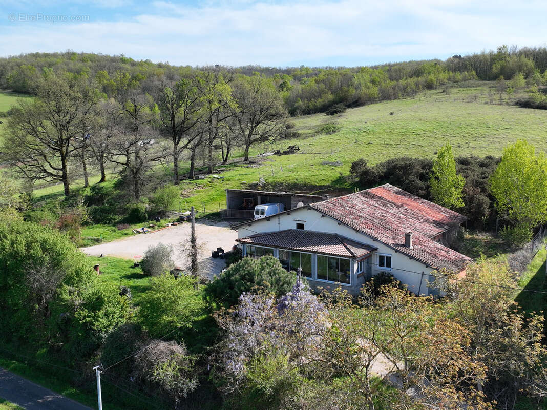 Maison à NEGREPELISSE