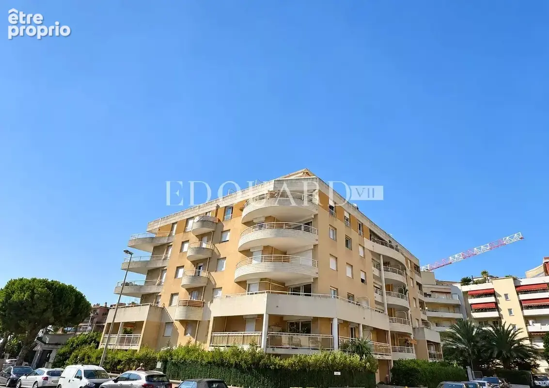 En exclusivité trois pièces à vendre avec terrasse, belle vue dégagée et garage - photo 6