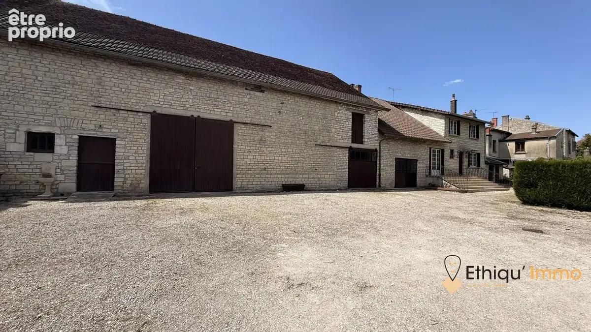 Maison 7 pièces 266 m² à vendre à Bar-Sur-Aube (10200) - photo 8