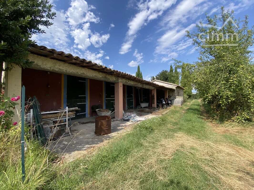 Maison à PERNES-LES-FONTAINES