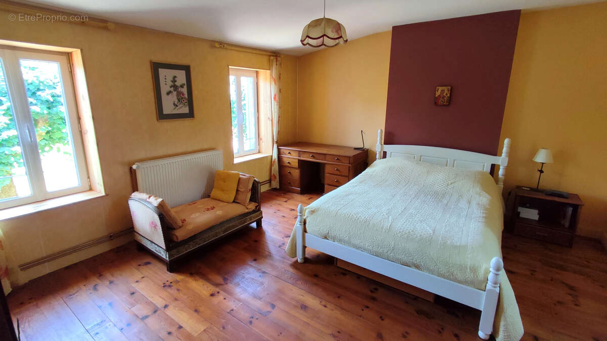 Charentaise de 220 m2, 5 chambres, dépendance, possibilité de gîte ou espace pro   Port-d'Envaux - photo 9