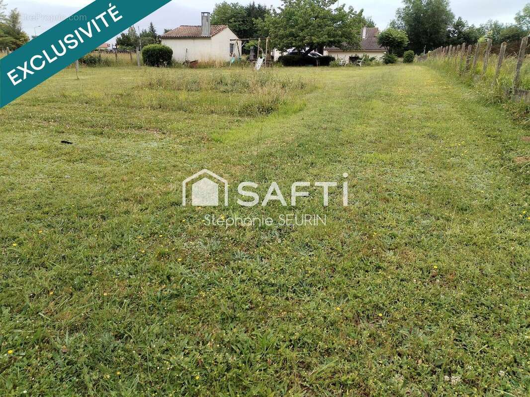 Terrain 800 m² à Montlieu-La-Garde  - photo 2