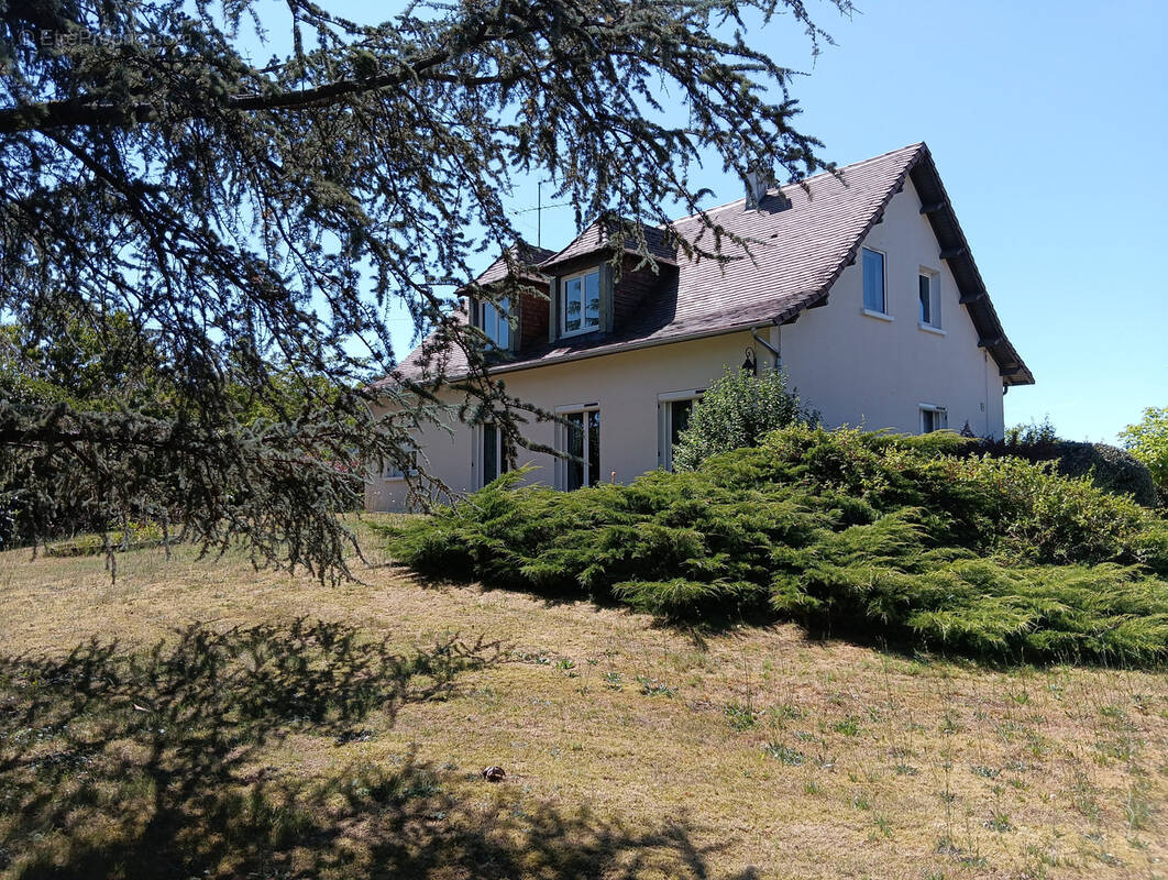 Maison à MILHAC-D'AUBEROCHE