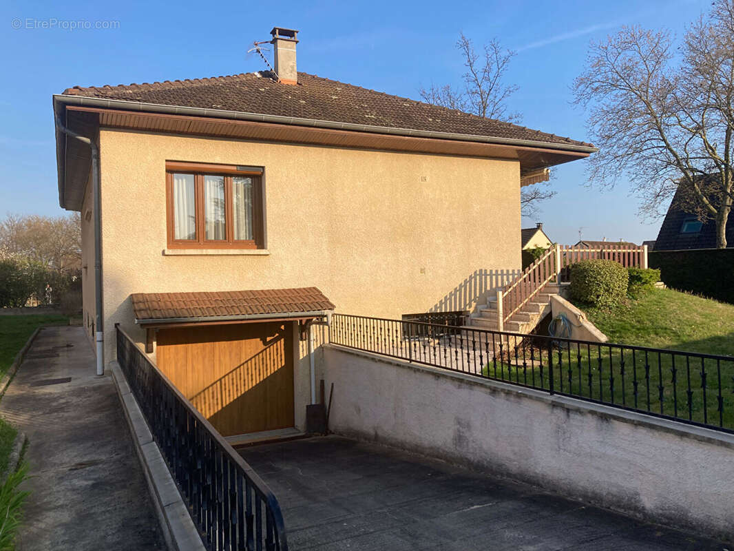 Maison Corbas 6 pièce(s) 115 m2 - photo 2