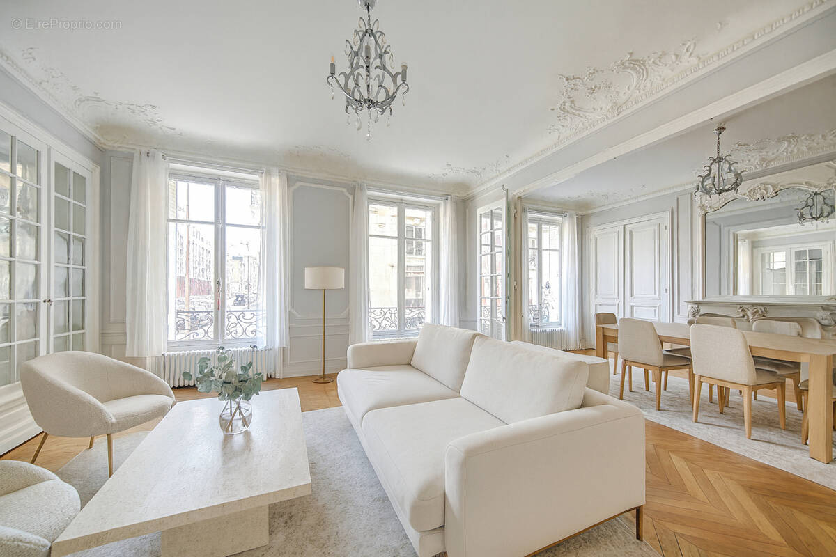 Appartement à PARIS-7E
