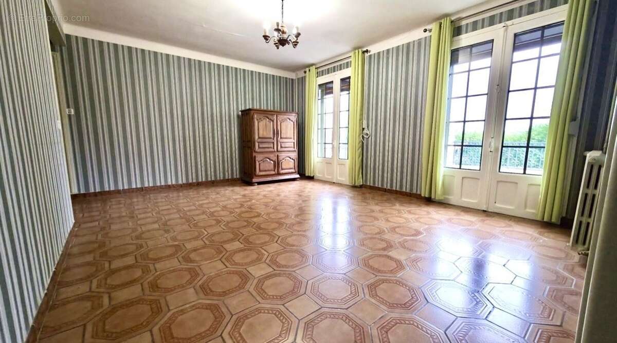 Maison à COUCY-LE-CHATEAU-AUFFRIQUE