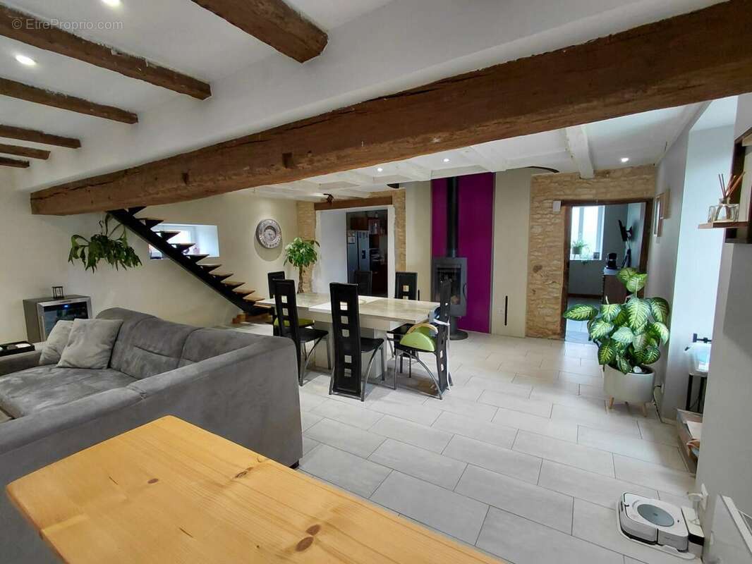 Maison à CHASSENEUIL-SUR-BONNIEURE