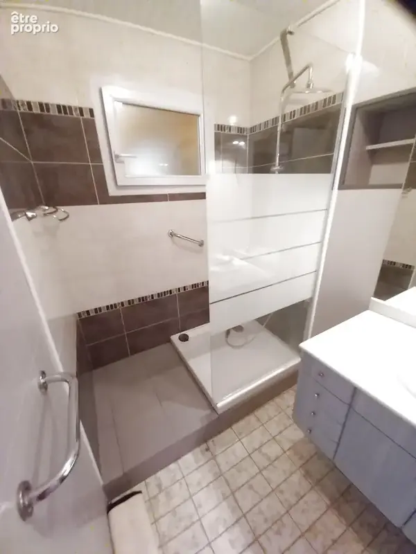 Bel Immeuble 2 Appartements et grand Garage. - photo 15