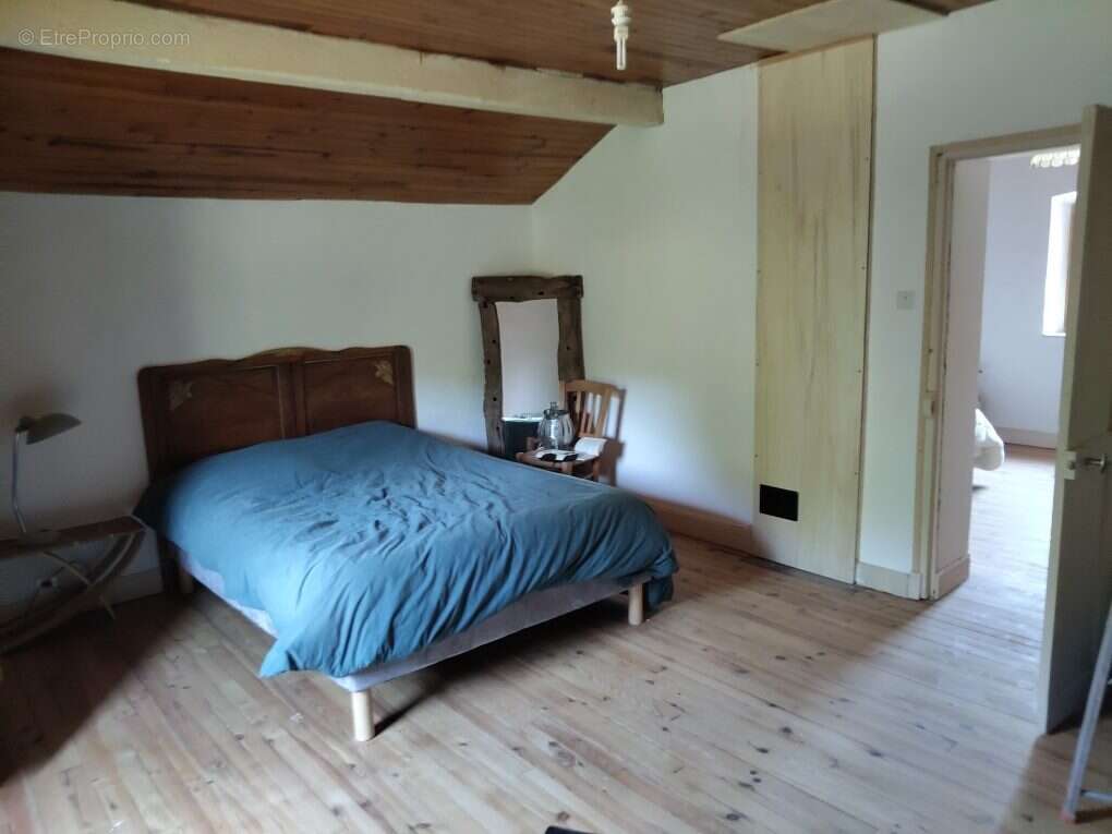 Maison 78 m² à Saint-Christophe-Vallon  - photo 8