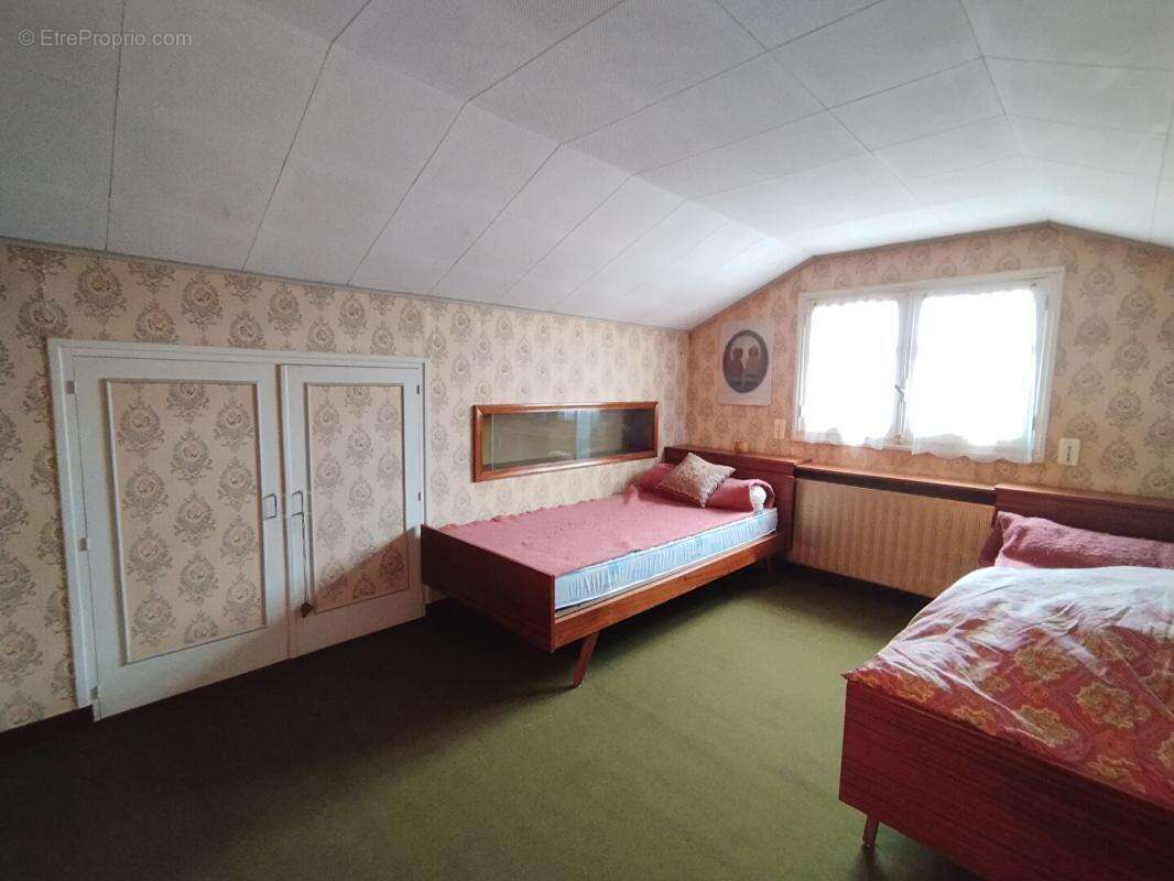 Maison à LA CHAPELLE-BASSE-MER