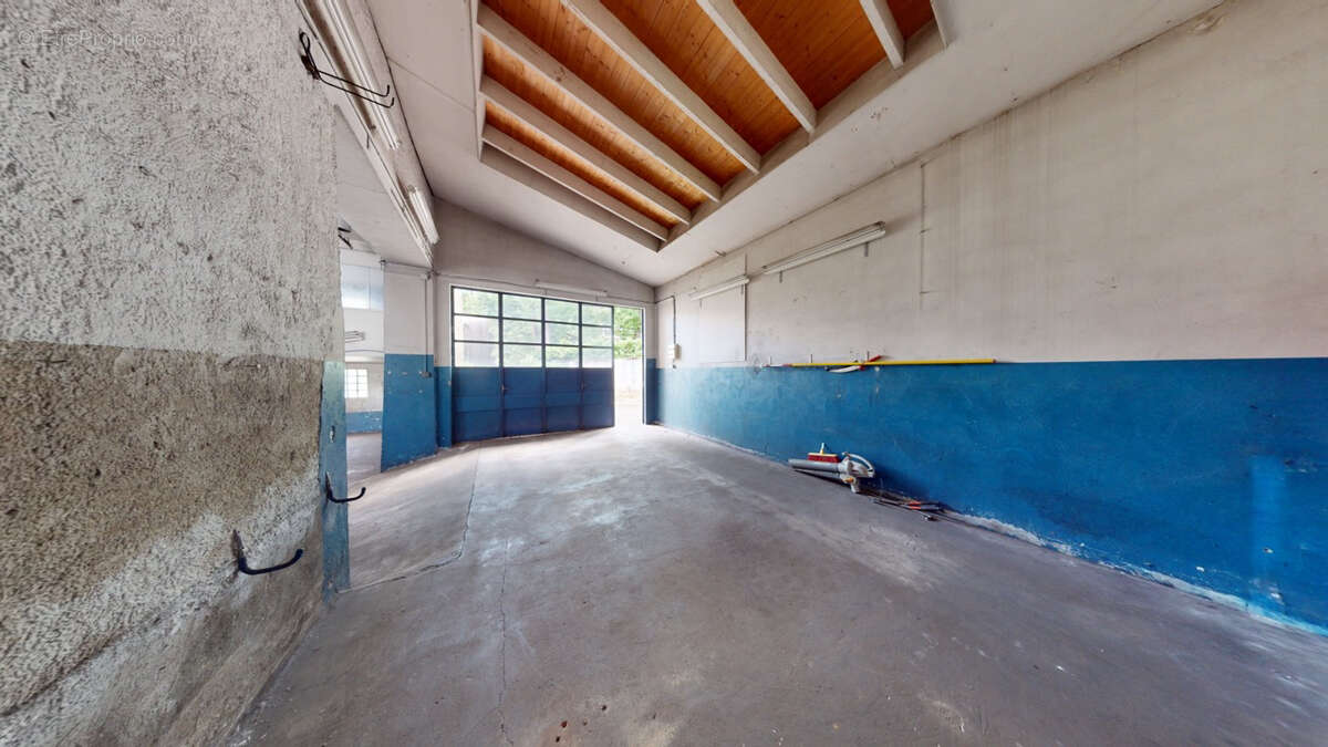 Local commercial Gieres 268,5 m2 - photo 5