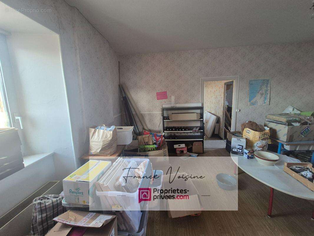 A VENDRE à Rochetrejoux en centre bourg, maison ancienne à rénover - photo 4