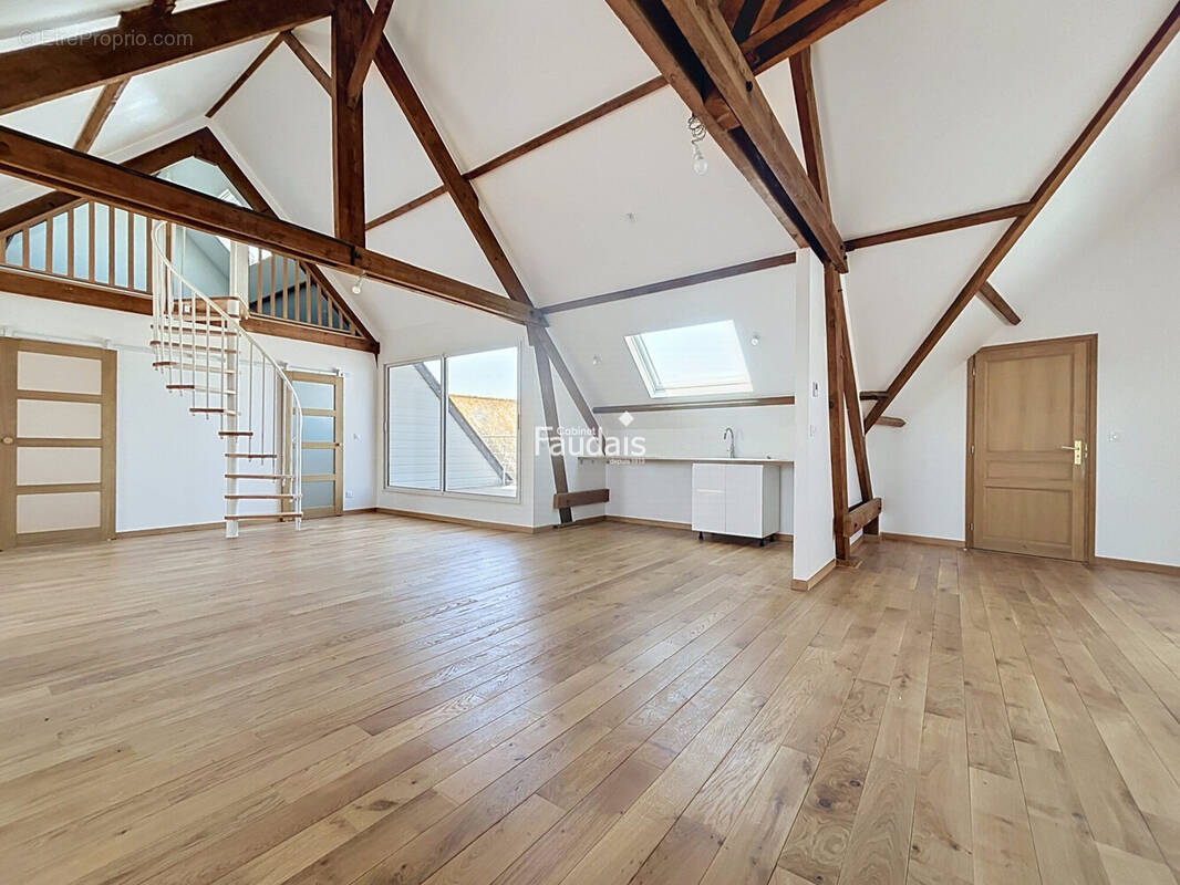 Pièce de vie - Appartement à BARNEVILLE-CARTERET