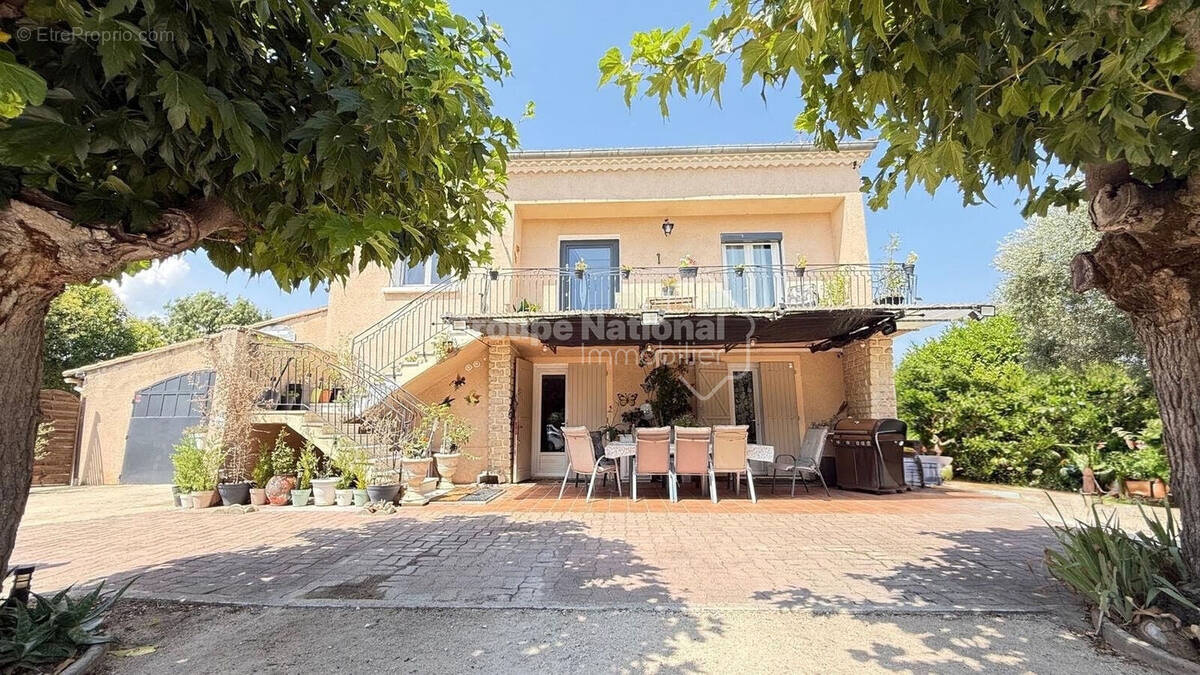 Maison - Spacieuse - Proximité commerces - photo 1
