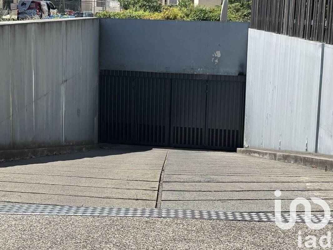 Photo 1 - Parking à BORDEAUX