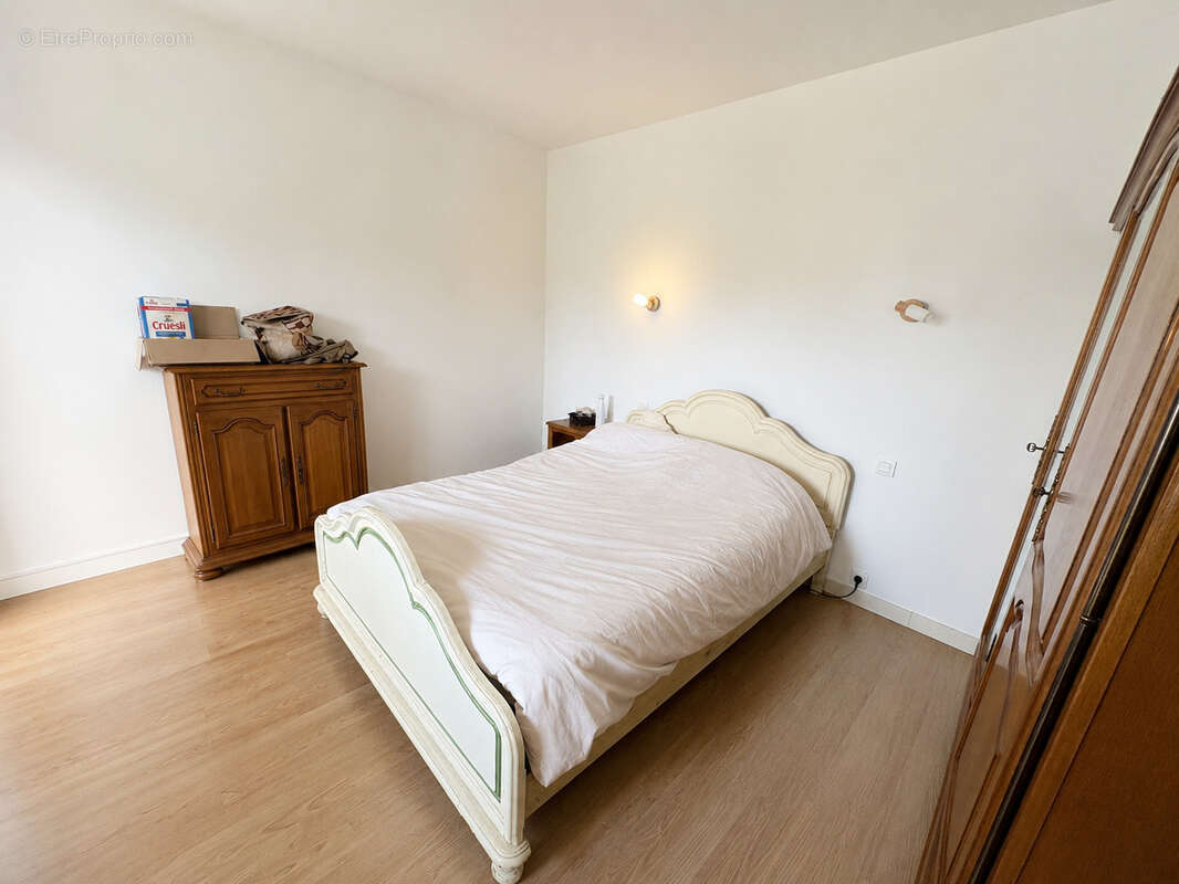 Maison en pierre de 178 m2 avec dépendances et terrain de 4 668 m2 constructible - photo 7