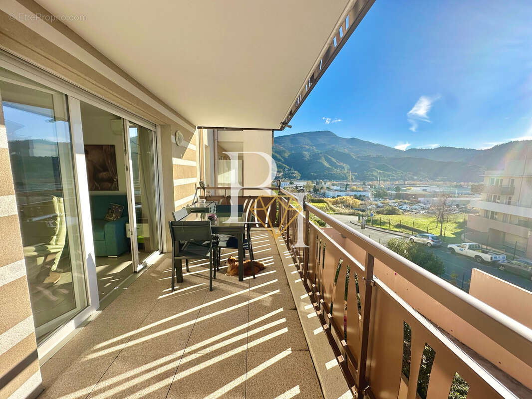Appartement à CARROS