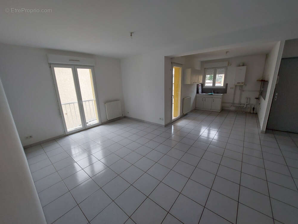 Appartement à VILLIEU-LOYES-MOLLON