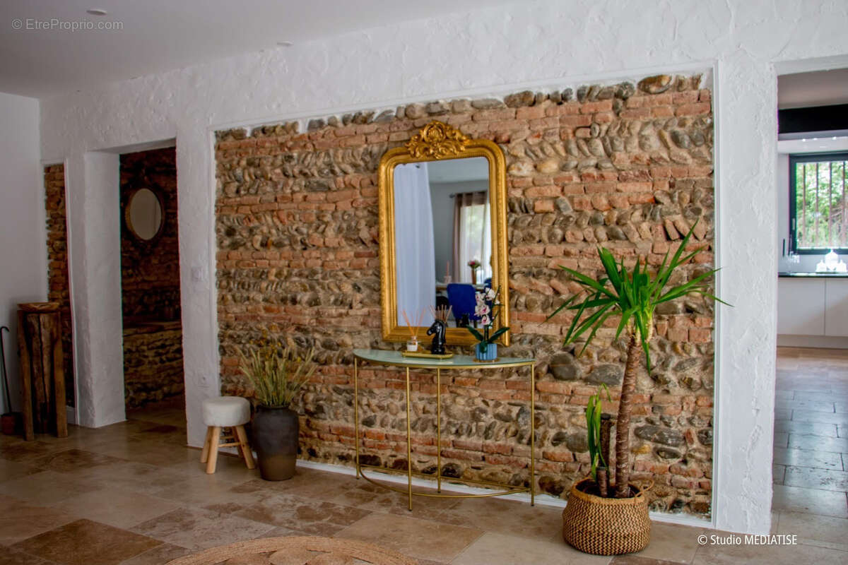Maison à MONTAIGUT-SUR-SAVE