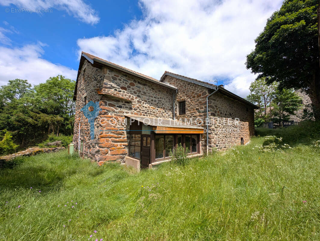 Dépt. 43 - A VENDRE à FREYCENET-LA-CUCHE - Ferme Rénovée de 175 m2 - Parcelles de 990 m2. - photo 2