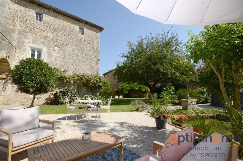 Maison à NANTEUIL-EN-VALLEE