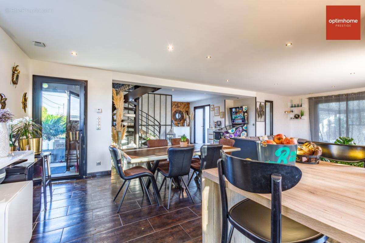Magnifique maison contemporaine de 300 m² avec piscine intérieure et 5 chambres - photo 29