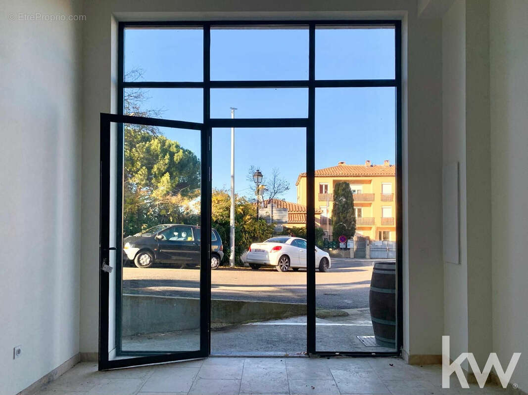 Commerce à BONNIEUX