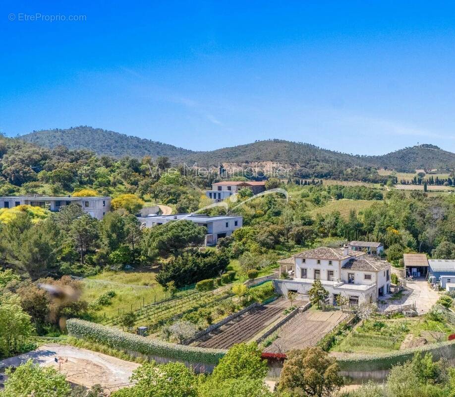 Maison à BORMES-LES-MIMOSAS