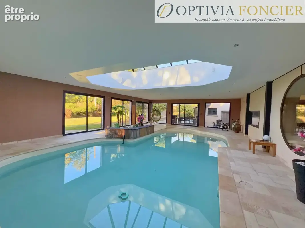 Propriété T7 395 m2 - 6 300 m2 de terrain - 5 garages - Piscine intérieure chauffée - photo 17