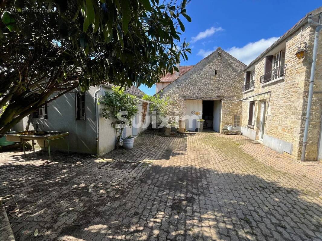 Maison à L'ISLE-SUR-SEREIN