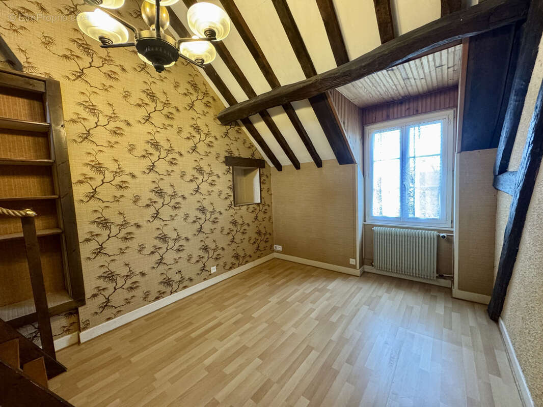 Maison à SAINTE-GENEVIEVE-DES-BOIS