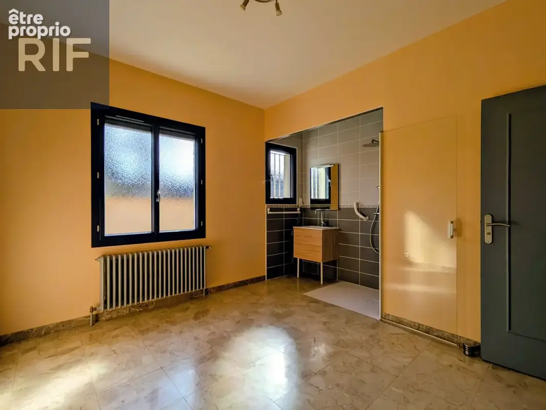 La Tour du Pin : Maison Individuelle de caractère totalement rénovée - photo 12