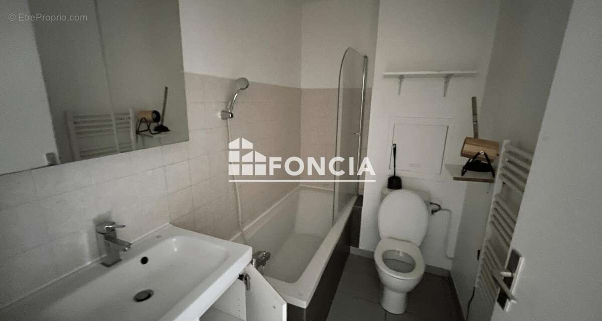 Appartement à ETREMBIERES