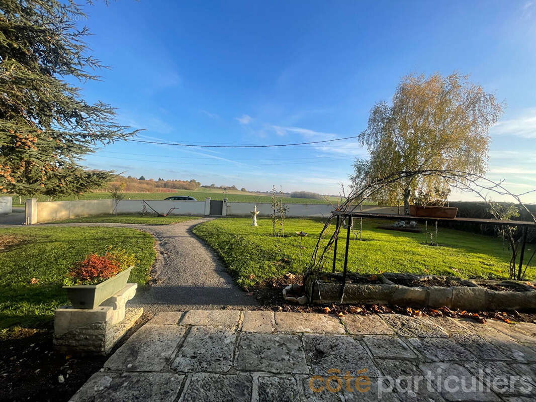 Maison à CHATEAUNEUF-SUR-CHER