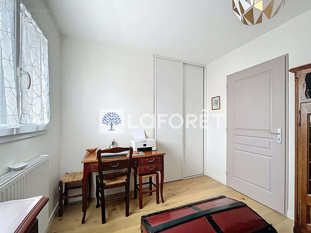 Appartement à ISNEAUVILLE