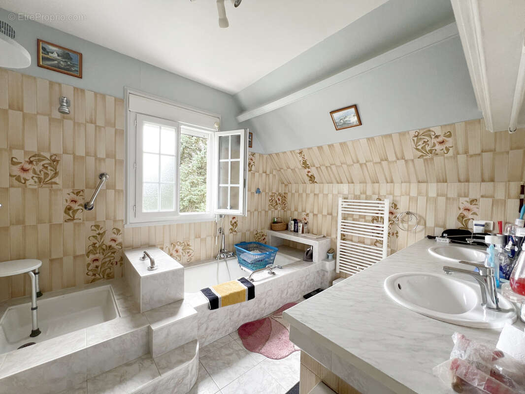 Maison à SAINT-CYR-SUR-LOIRE