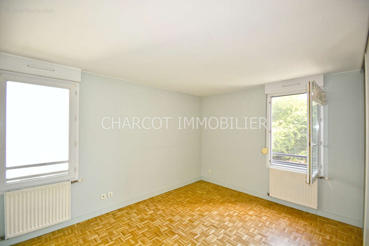 LYON 9ème - APPARTEMENT SPACIEUX 4 pièces - Quartier recherché, calme, prox ttes commodités - photo 8