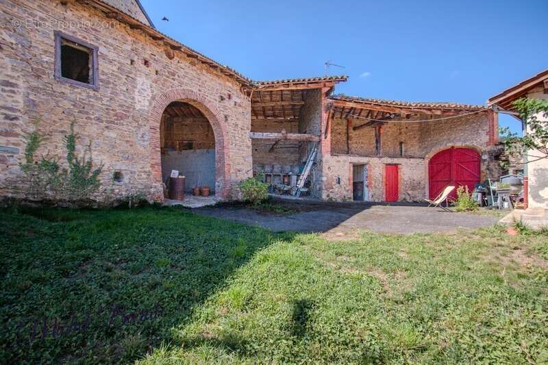 Ferme rénovée 205 m² – 6 chambres – terrain 16 000 m² – géothermie – vue – Montromant (69) - photo 4