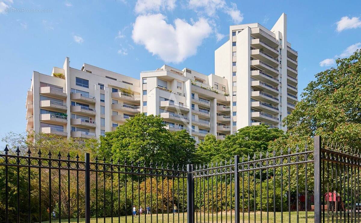 Appartement à COURBEVOIE
