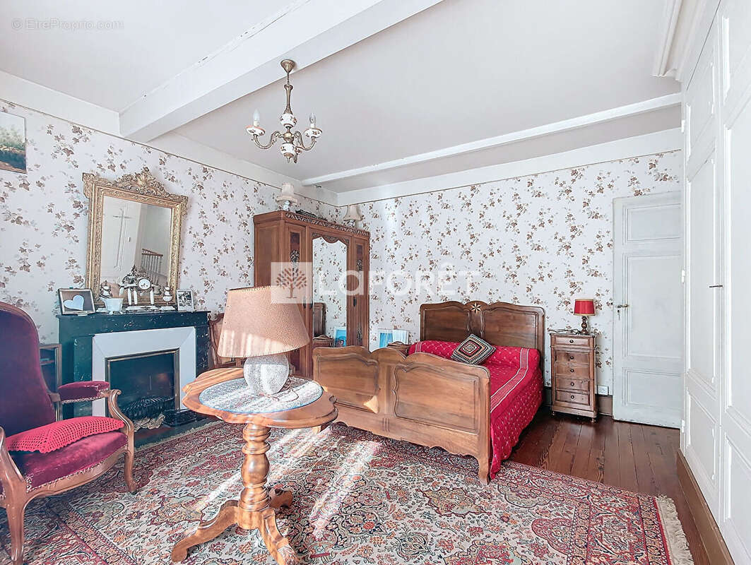 Maison à SAINT-ETIENNE-DES-OULLIERES