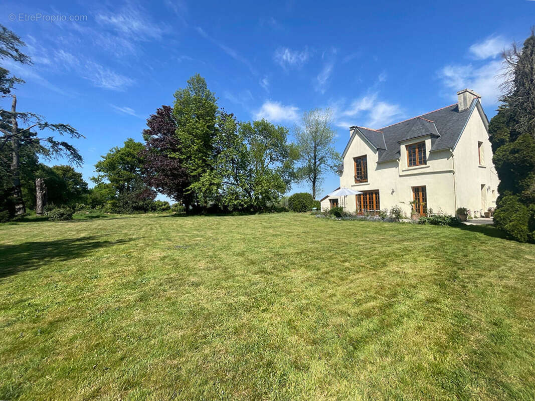 Maison à HUELGOAT