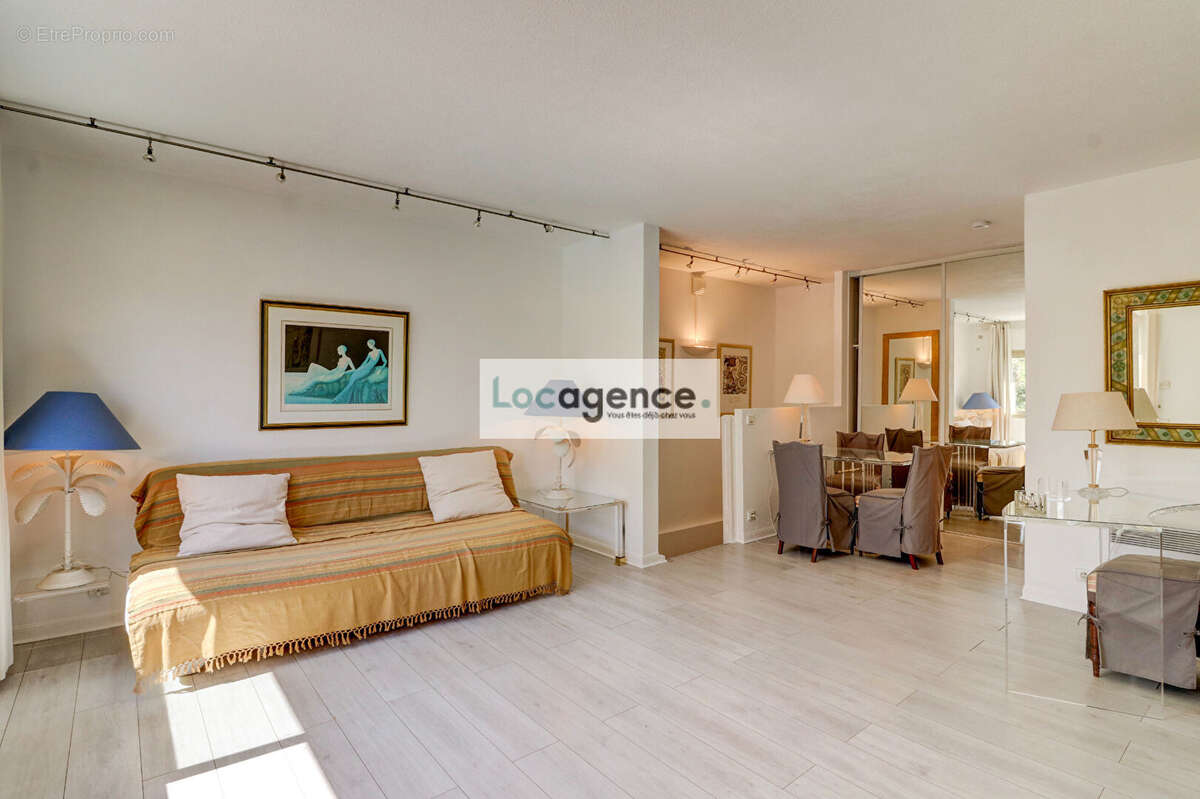 Appartement à MANDELIEU-LA-NAPOULE
